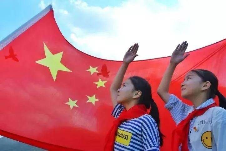 《新闻女王》空降ifc，佘诗曼送上新春祝愿